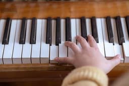 Choisir un piano pour mon enfant : Les pièges à éviter