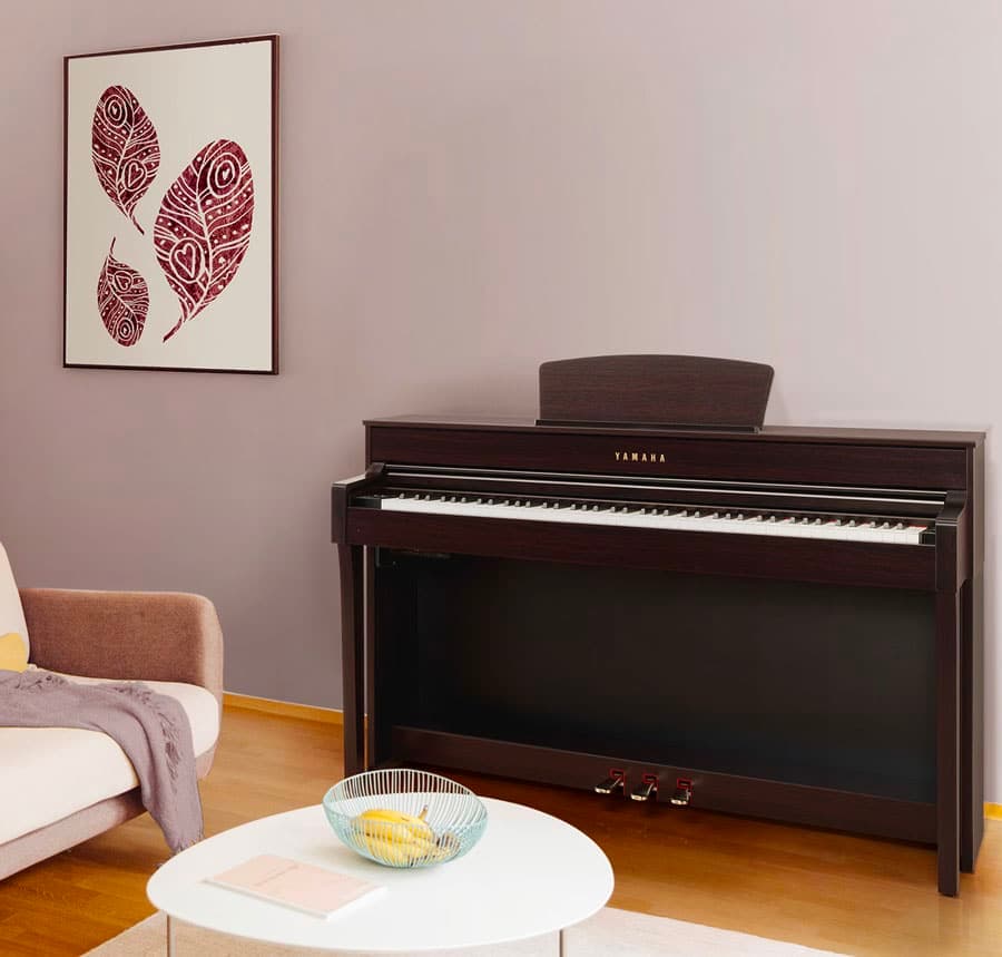 Yamaha continue d’innover avec le piano numérique CLP-825