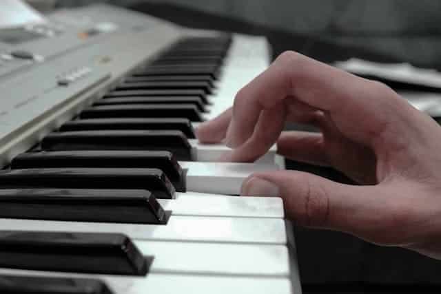Les accords au piano : Comprendre et jouer vos premiers accords